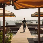 De Durgerdam, Hotel Amsterdam