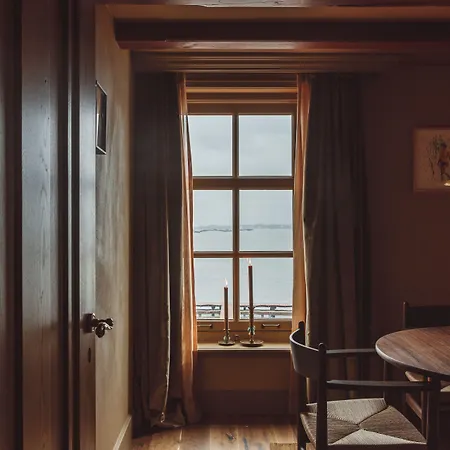 De Durgerdam, Hotell Amsterdam